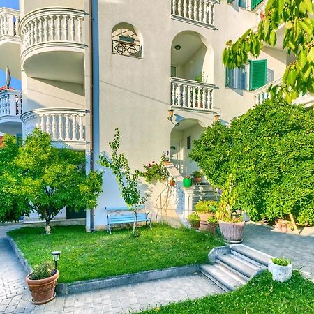 Apartmani Vukicevic Vodice Esterno foto