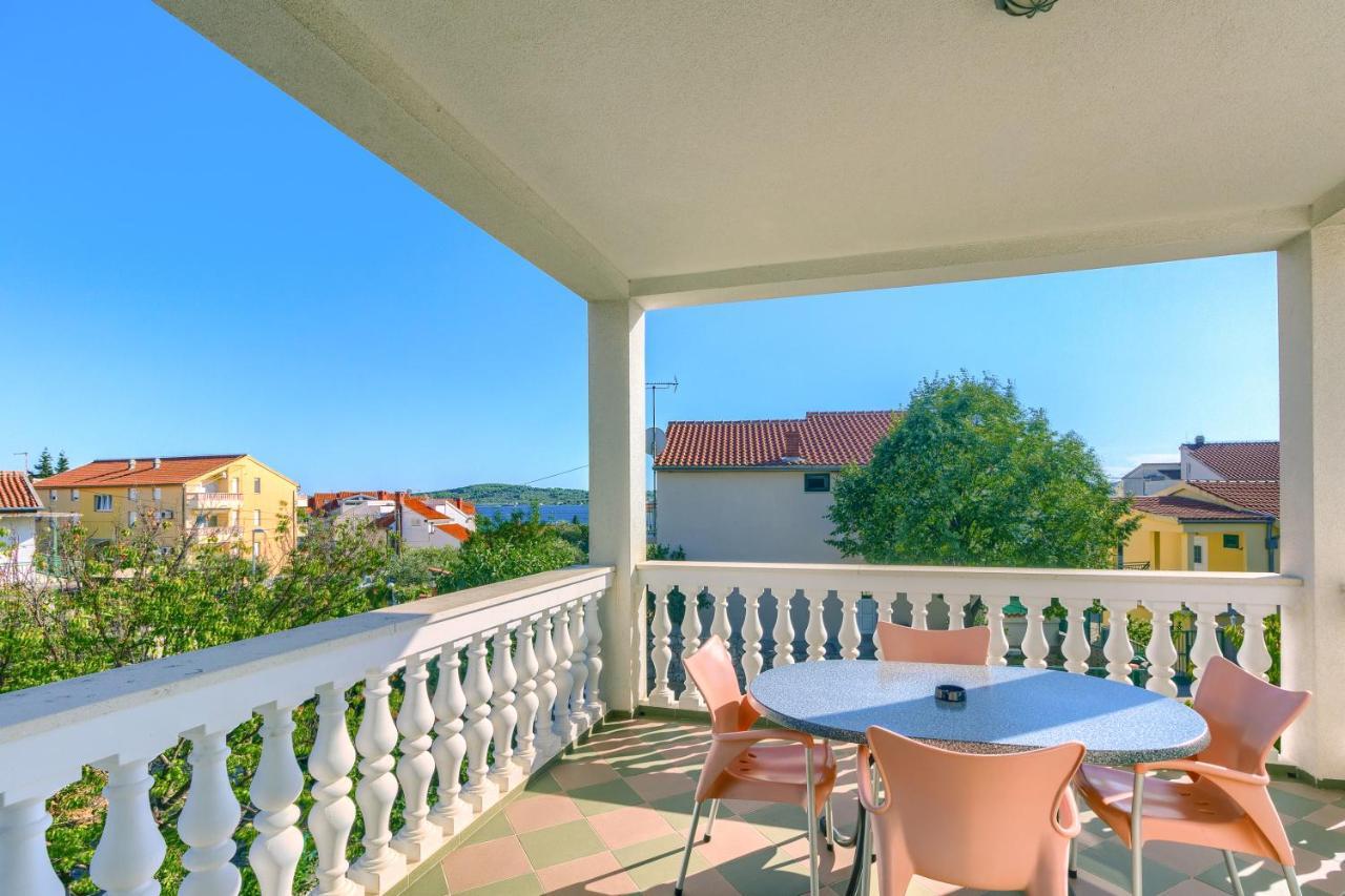 Apartmani Vukicevic Vodice Esterno foto