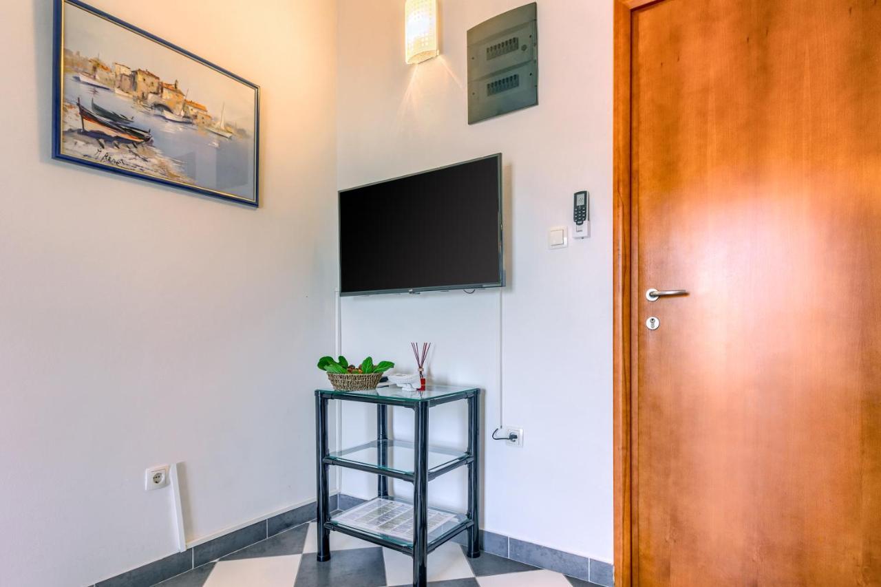 Apartmani Vukicevic Vodice Esterno foto