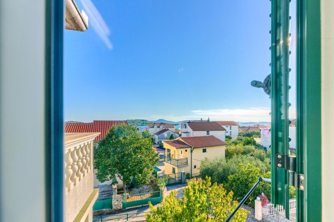 Apartmani Vukicevic Vodice Esterno foto