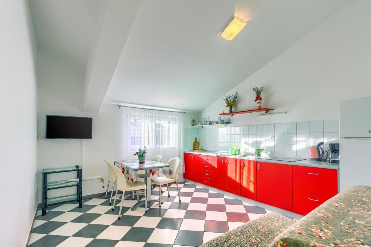 Apartmani Vukicevic Vodice Esterno foto