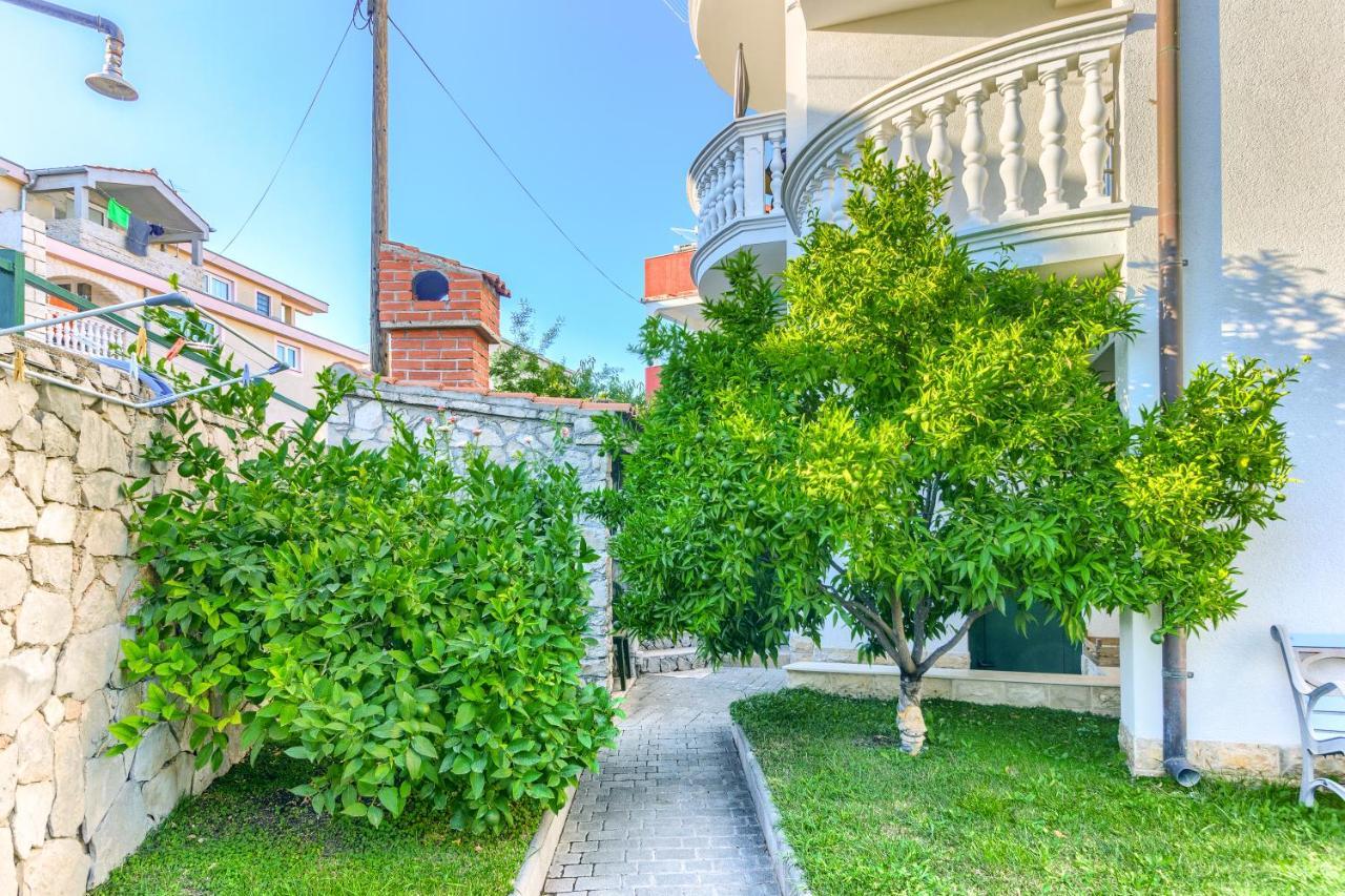 Apartmani Vukicevic Vodice Esterno foto