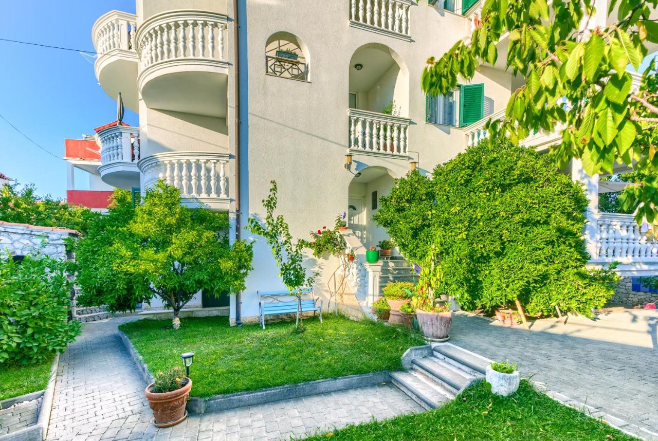 Apartmani Vukicevic Vodice Esterno foto