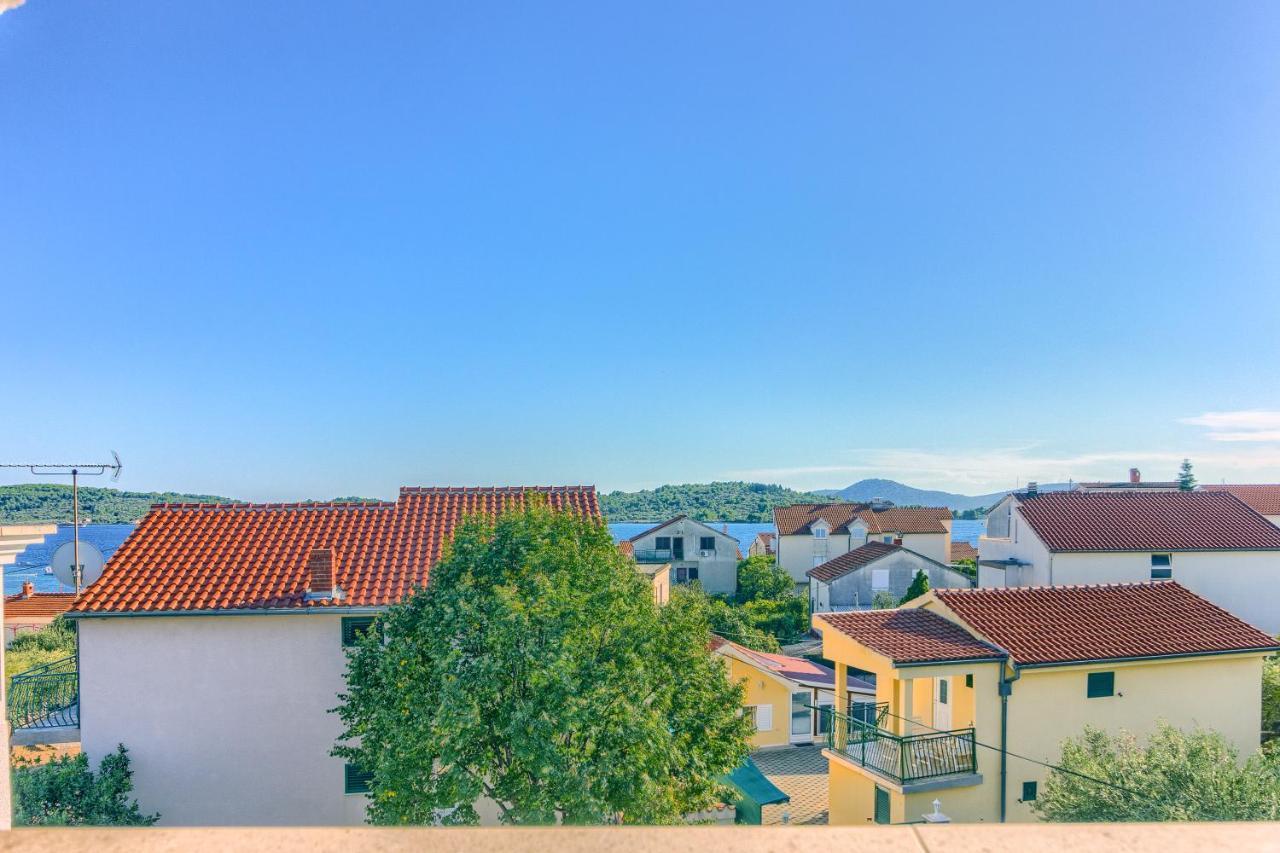 Apartmani Vukicevic Vodice Esterno foto
