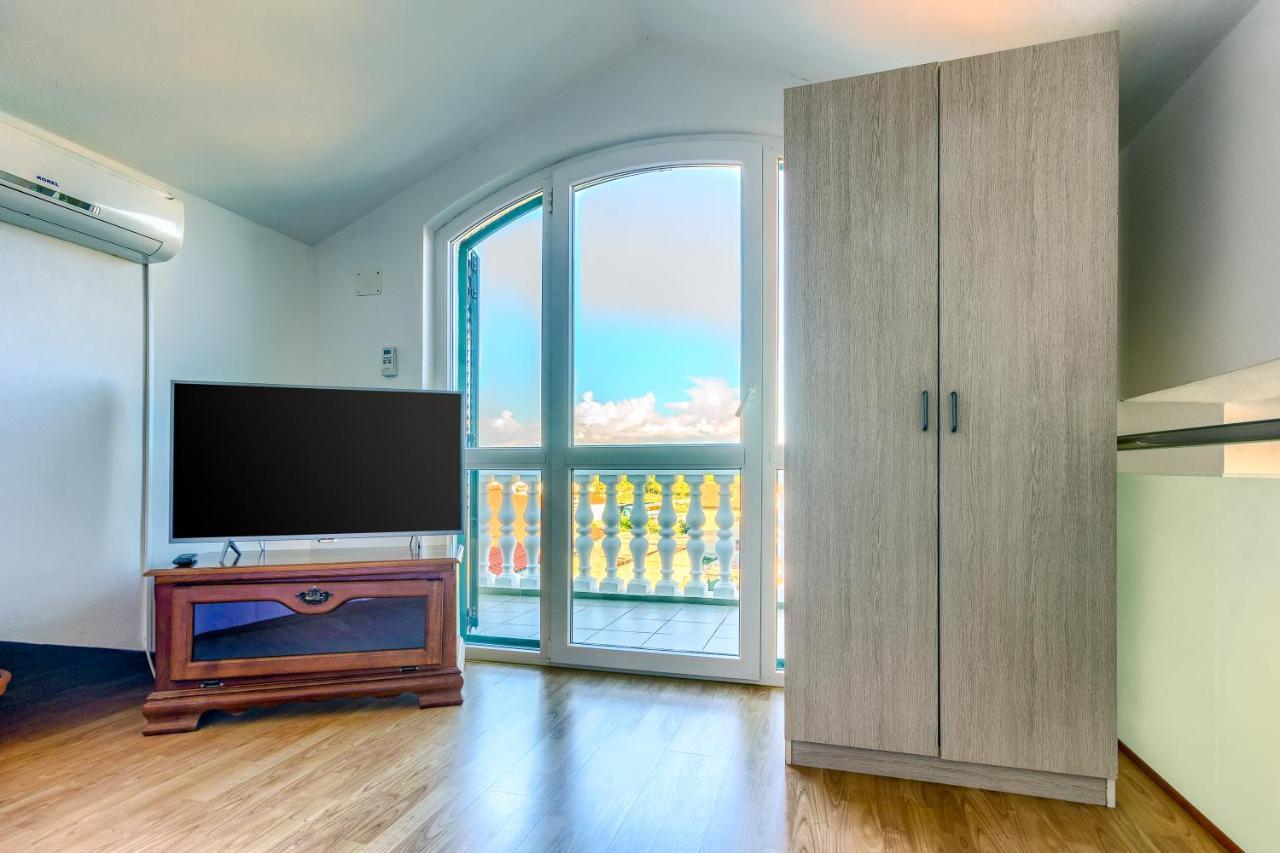 Apartmani Vukicevic Vodice Esterno foto