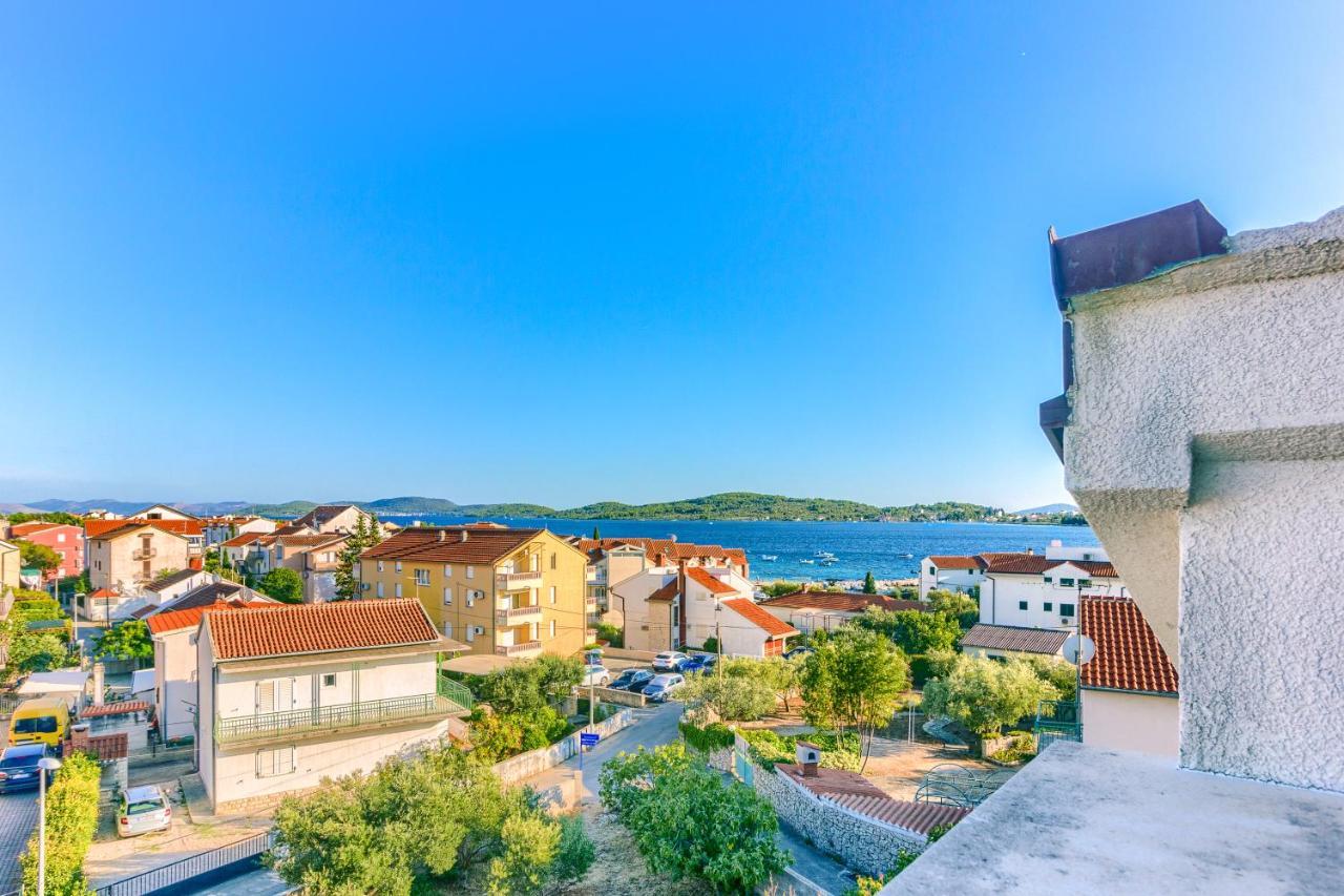 Apartmani Vukicevic Vodice Esterno foto