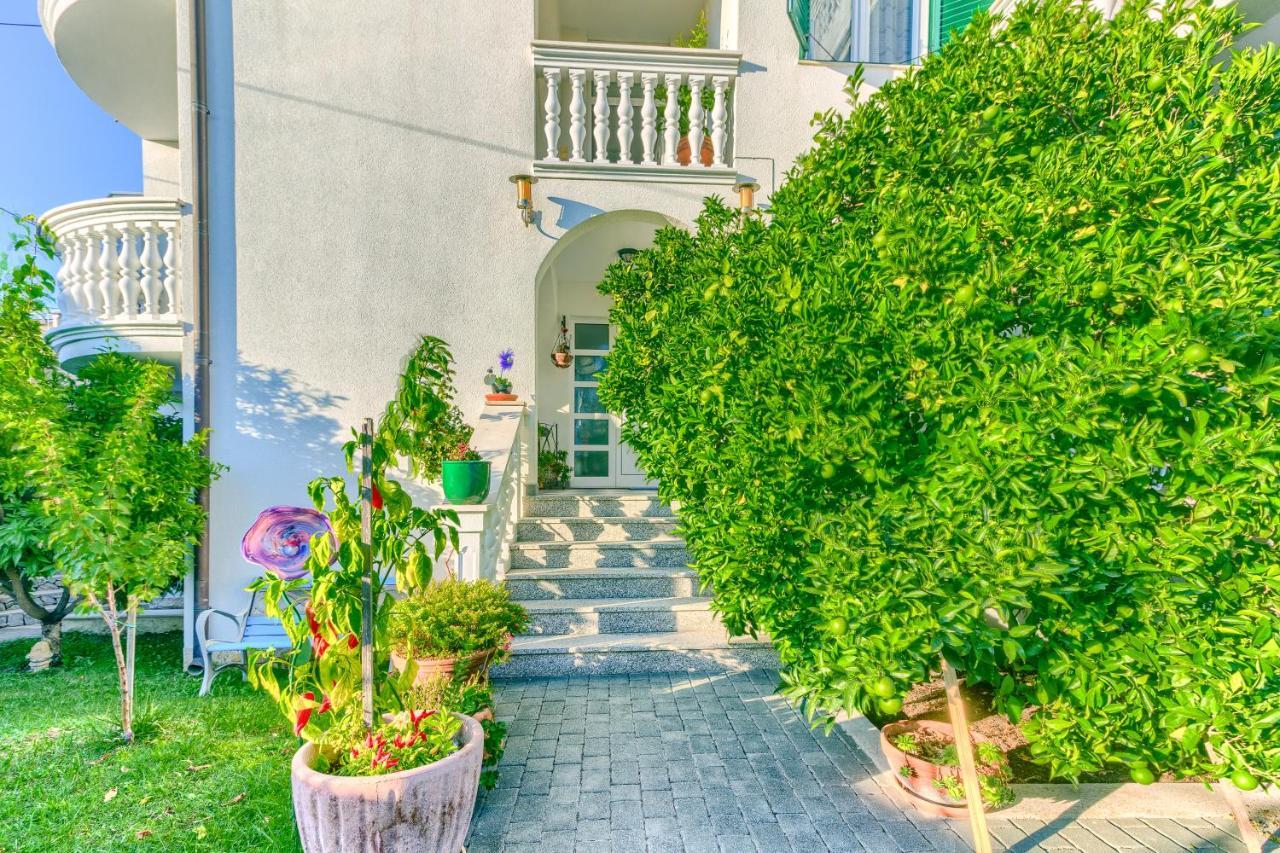 Apartmani Vukicevic Vodice Esterno foto