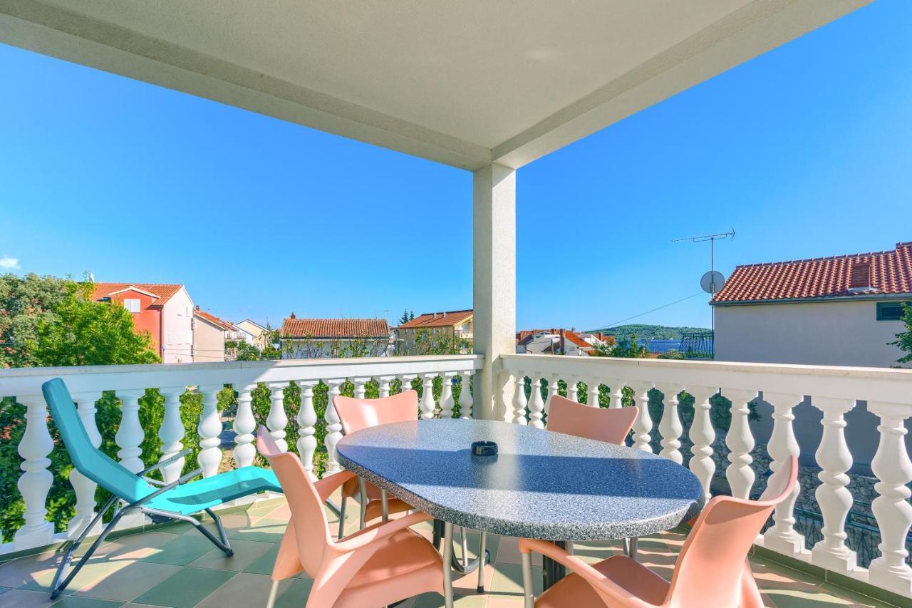 Apartmani Vukicevic Vodice Esterno foto