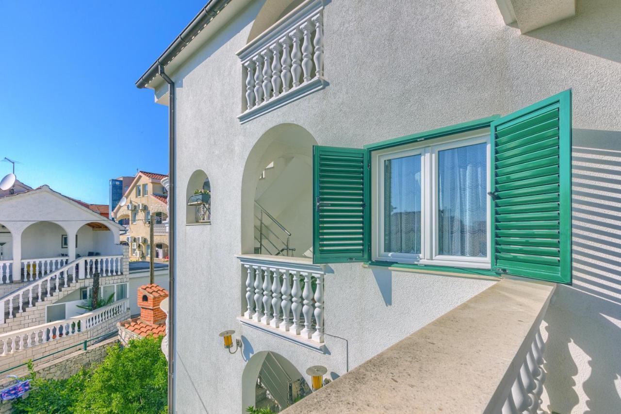 Apartmani Vukicevic Vodice Esterno foto