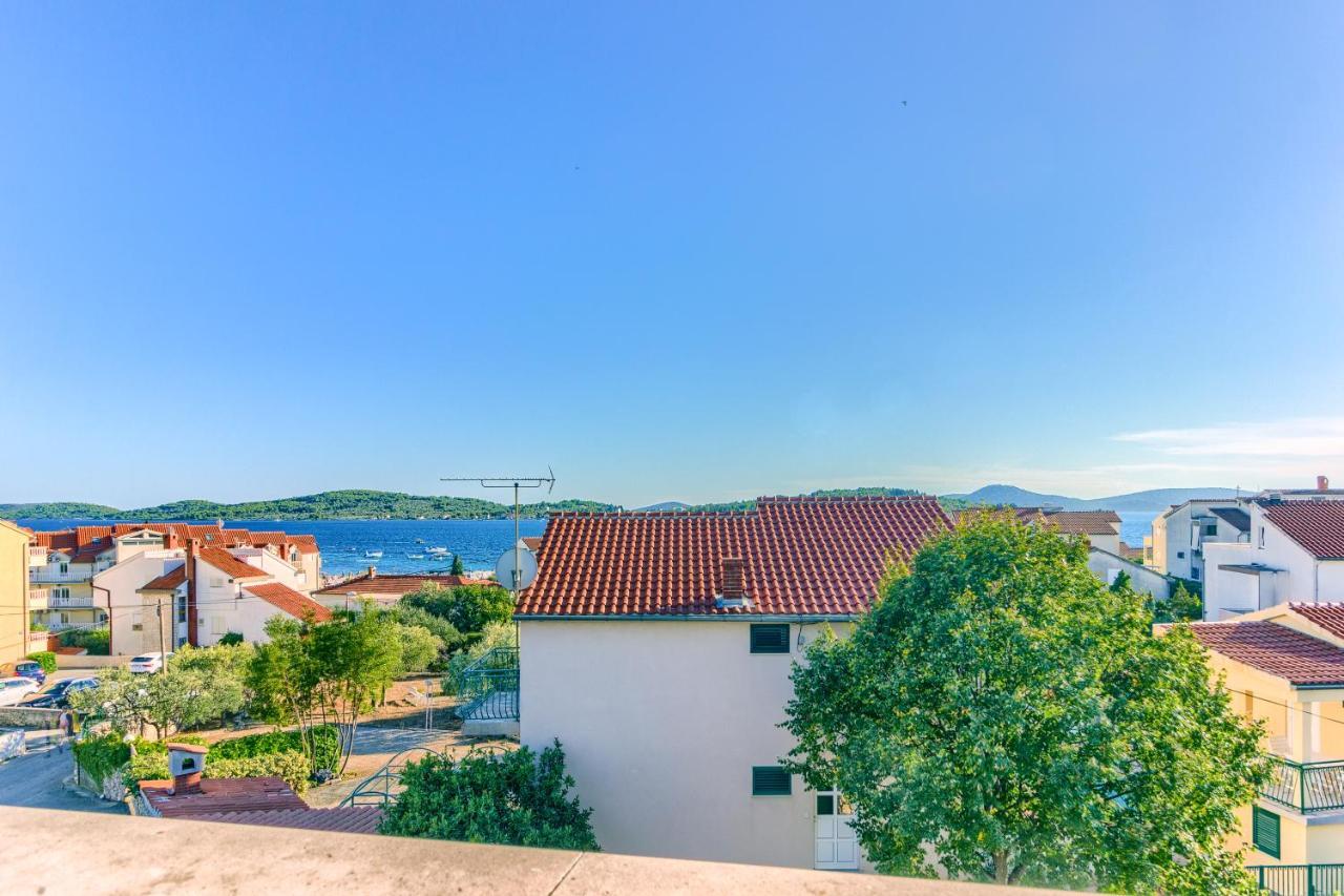 Apartmani Vukicevic Vodice Esterno foto