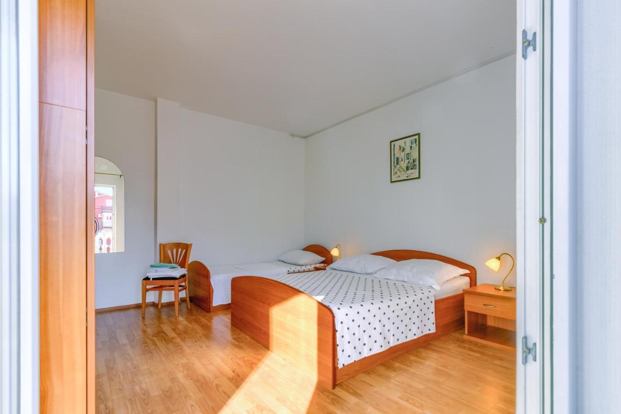 Apartmani Vukicevic Vodice Esterno foto