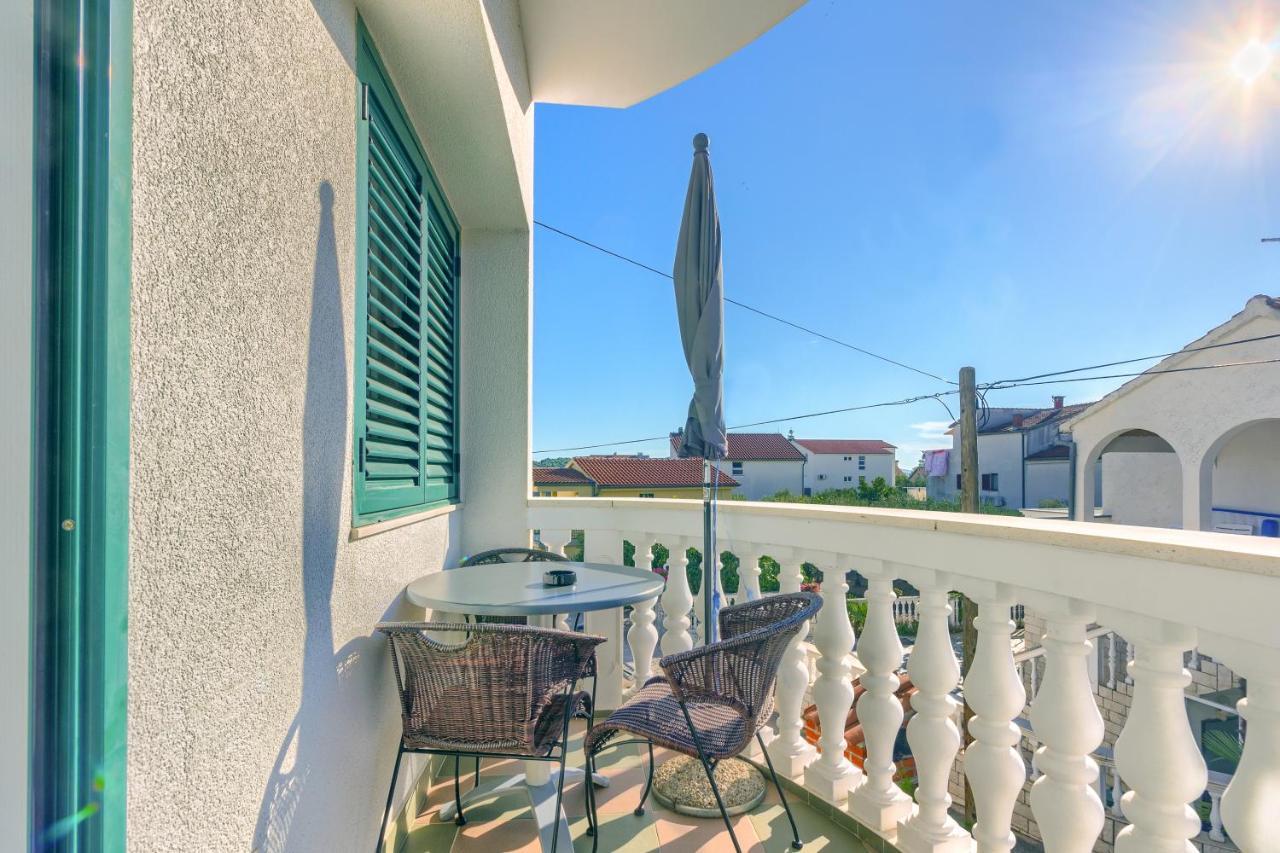 Apartmani Vukicevic Vodice Esterno foto