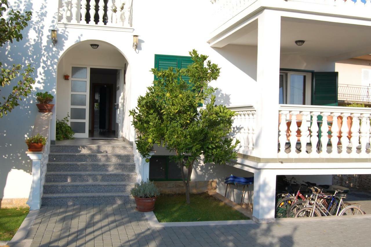 Apartmani Vukicevic Vodice Esterno foto